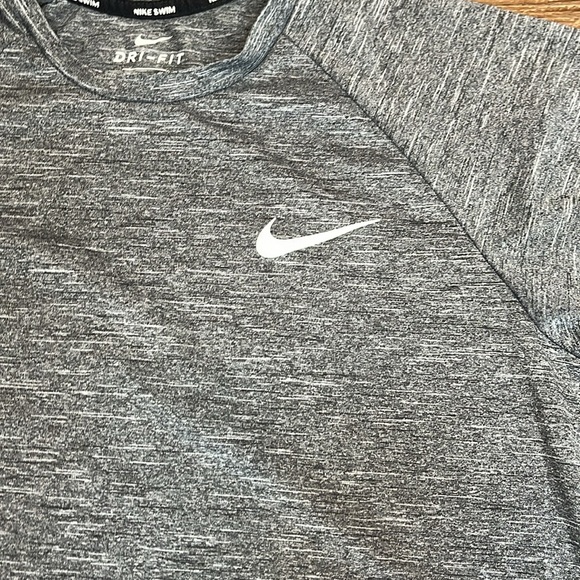 NIKE DRI-FIT Hydroguard Swim Shirt Mens’s Size Small - Picture 3 of 6